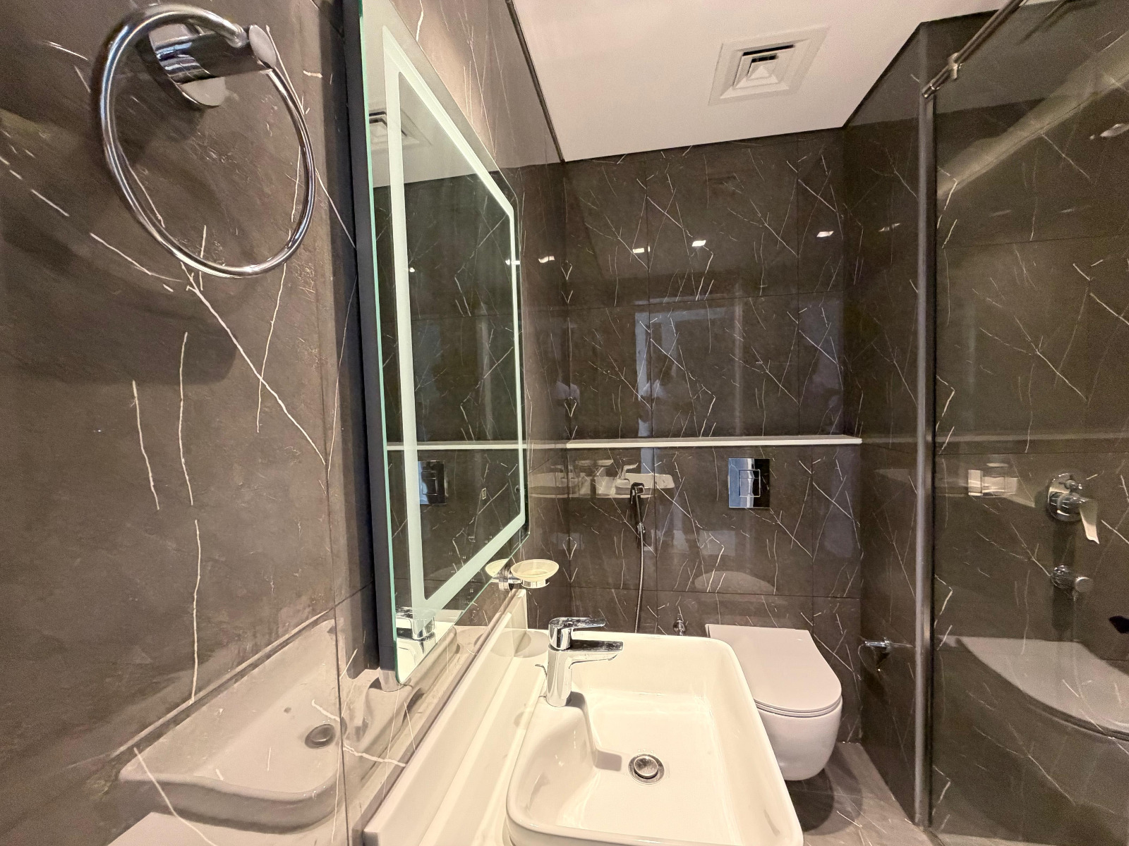 WhatsApp Image 2025-10-24 at 15.20.34 (1)